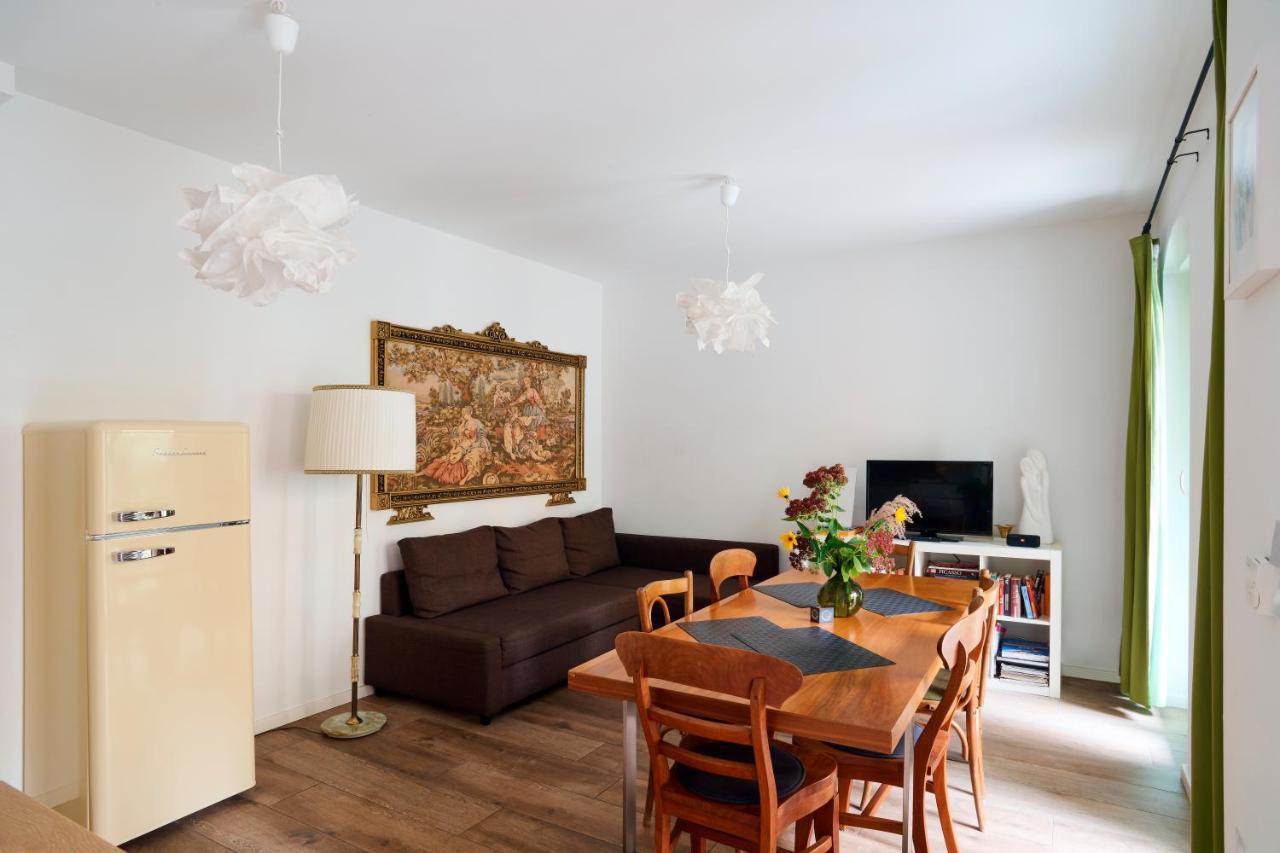 Beautiful And Cozy Remise For Up To 6 Guests Apartment Berlin Bagian luar foto
